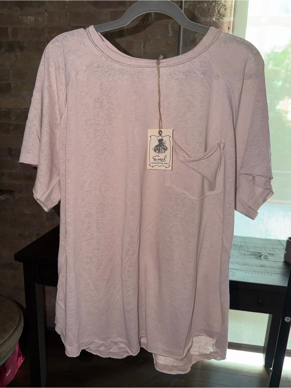 easel Women's Short-Sleeve Pocket Tee in Light Mauve Pink